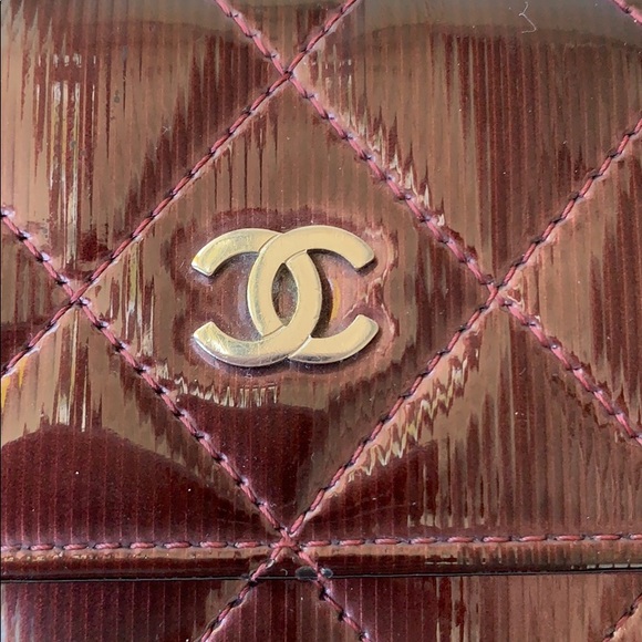 SOLD Chanel Patent Leather Quilted wallet - Picture 2 of 11